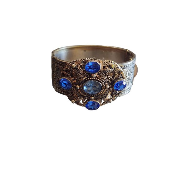 Beautiful Vintage Czech Style Glass Embossed Bangle Bracelet (A2474)